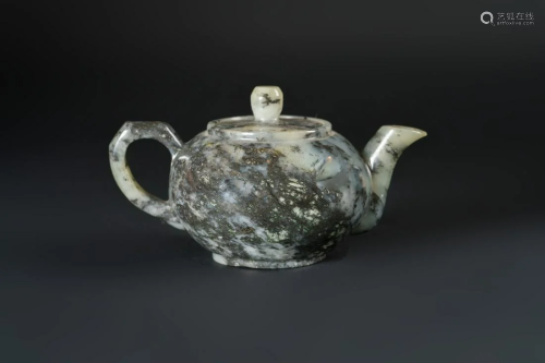 Arte Cinese A small speckled jade teapot and cover