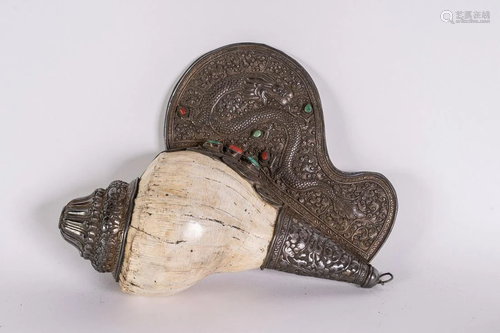 Arte Himalayana A ritual conch with silvered metal