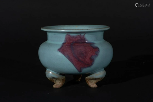 Arte Cinese A lavander galzed pottery tripod censer
