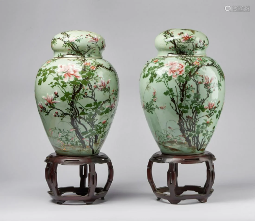 Arte Cinese A pair of porcelain potiches over celadon
