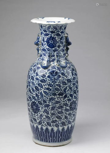 Arte Cinese A blue and white porcelain baluster vase