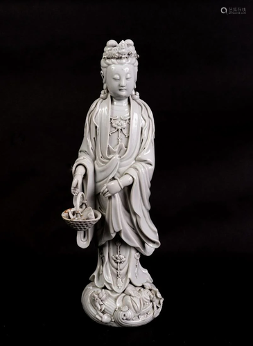 Arte Cinese A blanc de Chine porcelain figure of