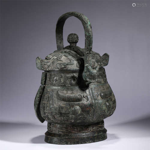 A CHINESE BRONZE RITURAL WINE VESSEL WITH LOOP-HANDLE