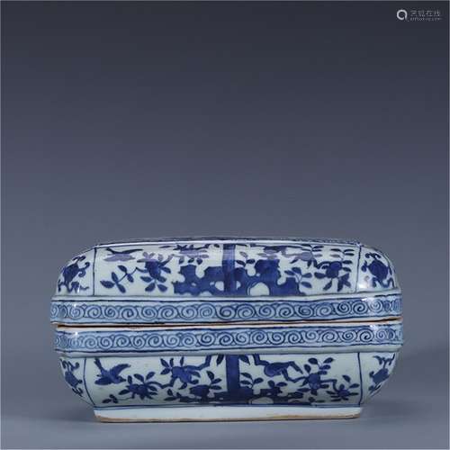 A Chinese Blue and White Porcelain Box with Cover