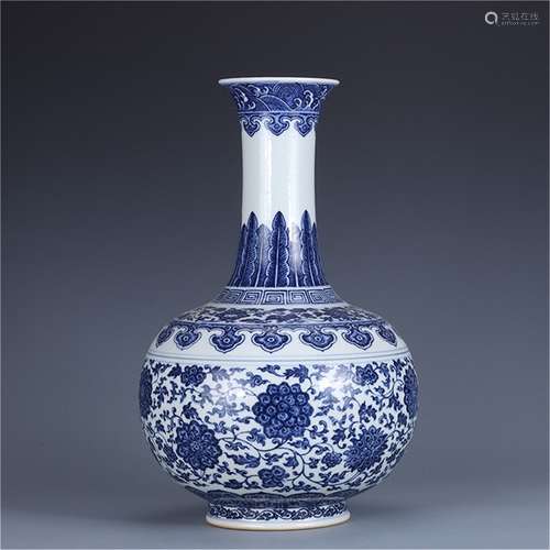 A Chinese Blue and White Porcelain Vase