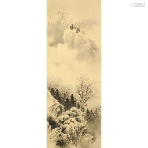 KAKEMONO垂直滚轮涂料。纸本水墨画，饰以猴戏山水，远处的山峰从迷雾中出现。右下角有尼基南的签名和印章。日本，明治大正时期，20世纪初。纸上墨迹，日本明治大正时期，20世纪初，日本人的签名。DIM.112 X 51.5 CM (44 1/16 X 20 1/4 IN.)