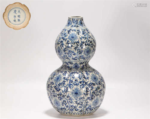 Blue and white ceramic gourd bottle from Ming明代青花纏枝紋葫蘆瓶