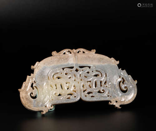 Hetian Jade pendant with carved dragon  from Han漢代和田玉雙龍紋佩