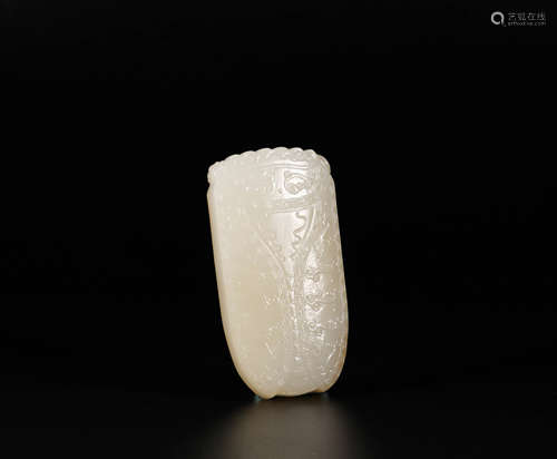 Hetian jade in cicada form from Qing清代和田玉蟬