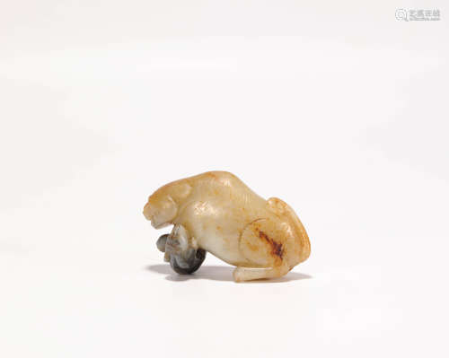 Hetian jade animal shape ornament from Song宋代和田玉虎吃兔