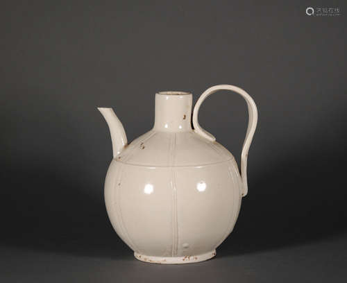 Ding kiln and white ceramic kettle with silver handgrip from Song宋代定窯白瓷執壺