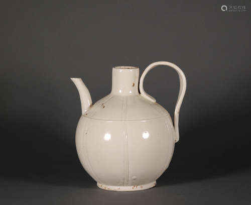 Ding kiln and white ceramic kettle with silver handgrip from Song宋代定窯白瓷執壺