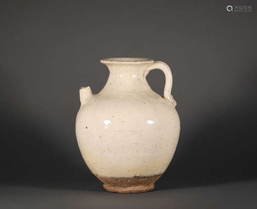 Xing kiln ewer from the Five Dynasties period五代時期邢窯執壺
