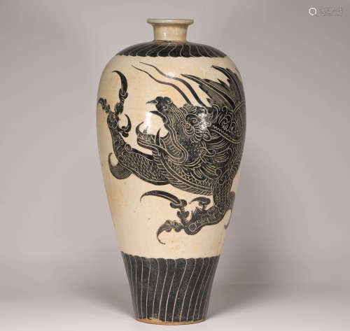 CiZhou Kiln vase with dragon drawing from Song宋代磁州窑龙纹梅瓶