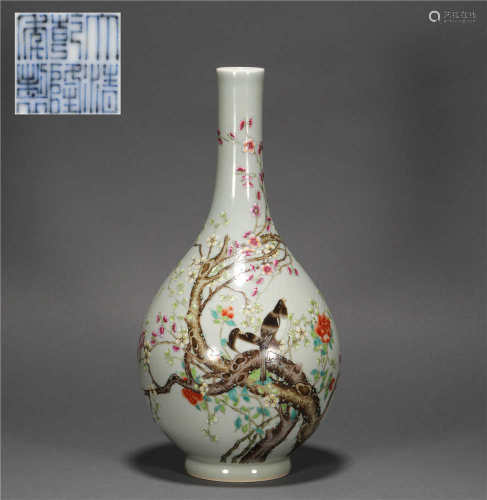Famille rose vase with flowers and birds painting from Qing清代粉彩花鳥觀音瓶