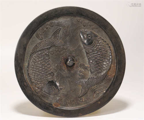 Bronze mirror with carved fishes from Tang唐代青銅双鱼铜镜