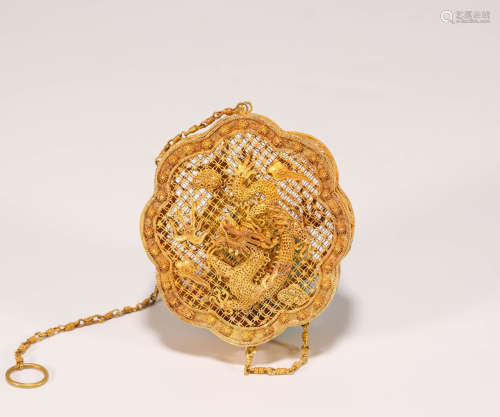 Gold hollowed out sachet with dragon shape engraved from Qing清代純金鏤空雙龍香囊