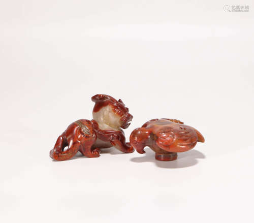 a set of red agate with horse form from Han汉代战国红玛瑙獸一組