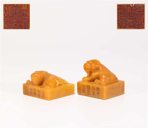 A pair of hetian jade seals with beast form from Qing清代田黄石獸鈕印章一對