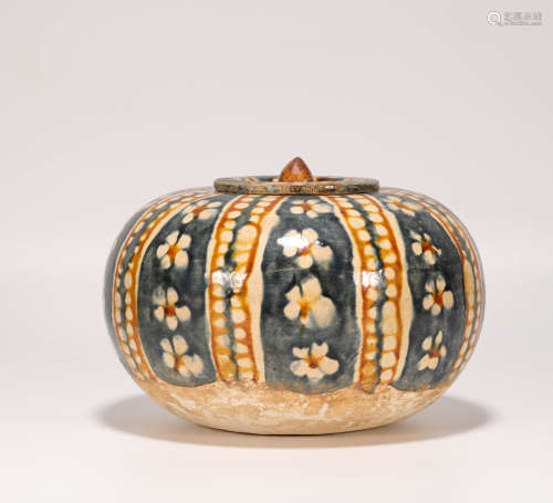 Tri-colour glazed pot with melon shape from Tang唐代三彩瓜形罐