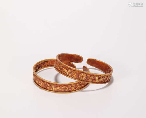 Gold bracelet in dragon pattern from Liao遼代純金獸紋手鐲
