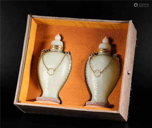 Hetian jade and gilding vase from Qing清代和田玉鎏金双鱼瓶