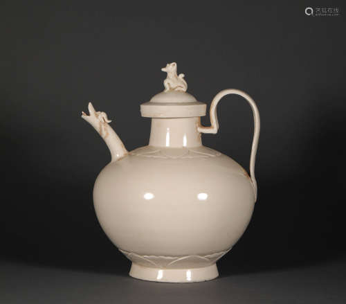 White ceramic kettle from Song宋代白瓷執壺