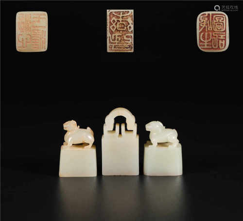 A set of hetian jade seals in beast form from Qing清代和田玉獸首印章一組