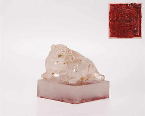 Crystal seal in beast form from Qing清代水晶獸首印章