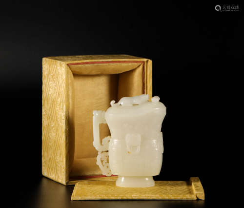 Hetian jade cup in dragon form from Qing清代和田玉赤龍爵杯