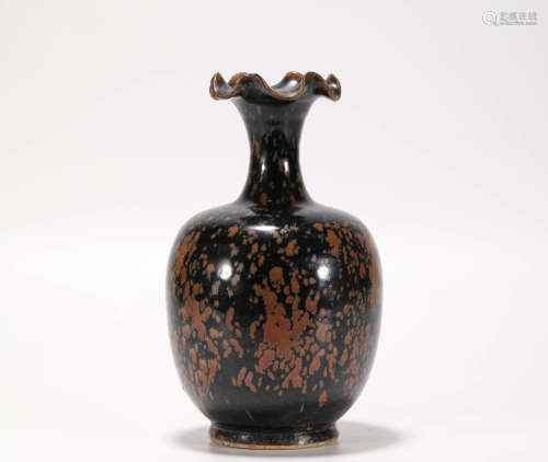 Black glazed fambe vase from Song宋代黑釉窯變瓶