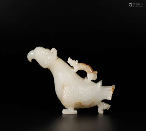 Hetian jade ornament in bird form from Qing清代和田玉鳥尊