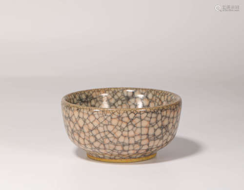 Imperial kiln bowl from Song宋代官窯碗