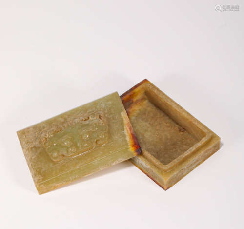 Hetian jade container in beast form from Han漢代和田玉獸首蓋盒