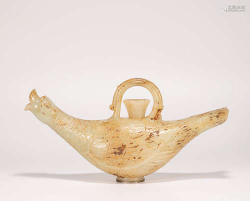 Hetian jade pot in phoenix form from Tang唐代和田玉鳳首壺