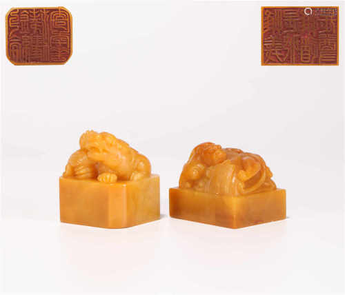 A pair of orpiment seals in beast form from Qing清代田黄石獸鈕印章一對