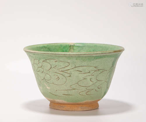 Green glazed bowl with carved flowers from Liao遼代綠釉刻花大碗