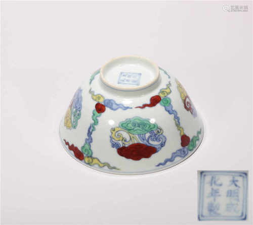 Clashingcolor bowl from Ming明代斗彩
如意云纹碗