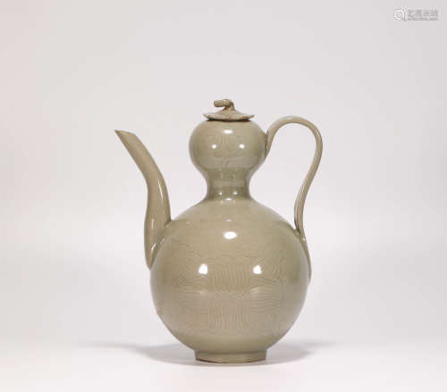 Celadon kettle in gourd form from Song宋代青瓷葫蘆形執壺