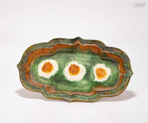 Tri-coloured long plate from Liao遼代三彩長盤