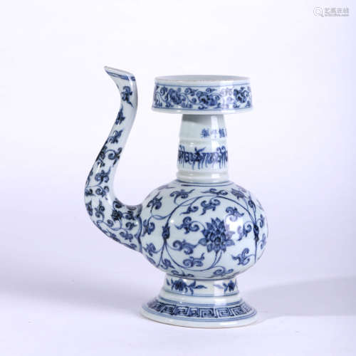 A BLUE AND WHITE LOTUS PATTERN PORCELAIN EWER