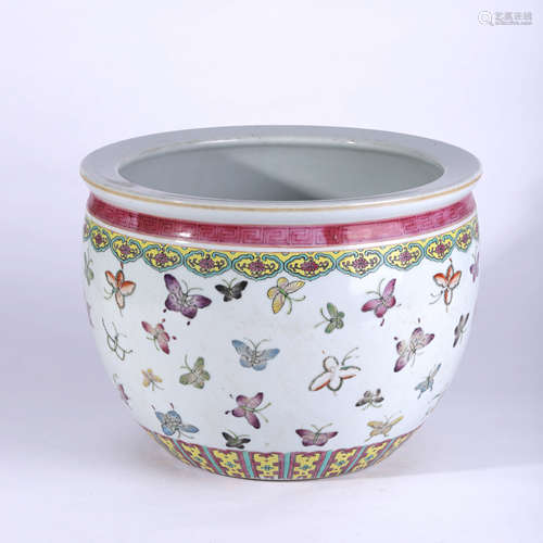 A FAMILLE ROSE BUTTERFLIES PORCELAIN JAR