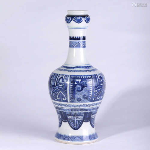 A BLUE AND WHITE BEAST PATTERN PORCELAIN GARLIC-HEAD VASE