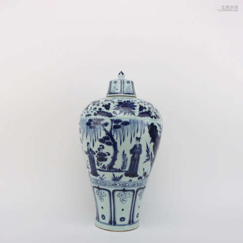 A BLUE AND WHITE FIGURES PORCELAIN MEIPING VASE