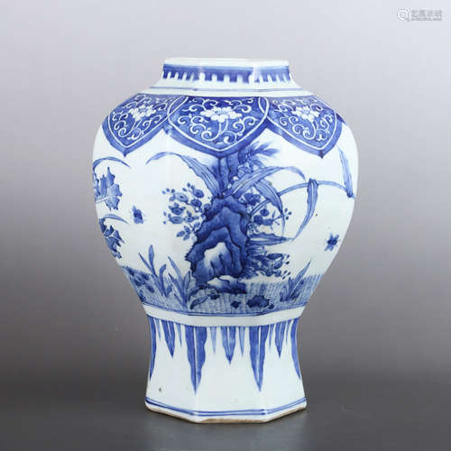 A BLUE&WHITE FLOWER&BIRD PATTERN PORCELAIN VASE