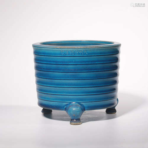 A PEACOCK BLUE GLAZE PORCELAIN TRIPOD CENSER