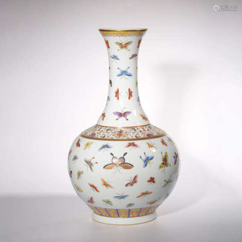 A FAMILLE ROSE BUTTERFLIES PORCELAIN VASE