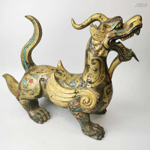 A GEM-INLAID GILT-BRONZE DRAGON ORNAMENT