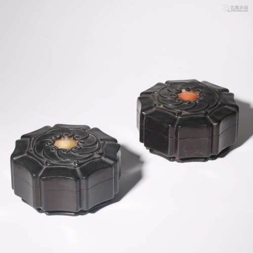 A PAIR OF RED SANDALWOOD OCTAGONAL COVER BOX