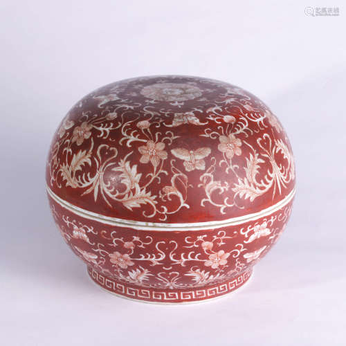 AN IRON RED FLORAL PORCELAIN HOLDING BOX